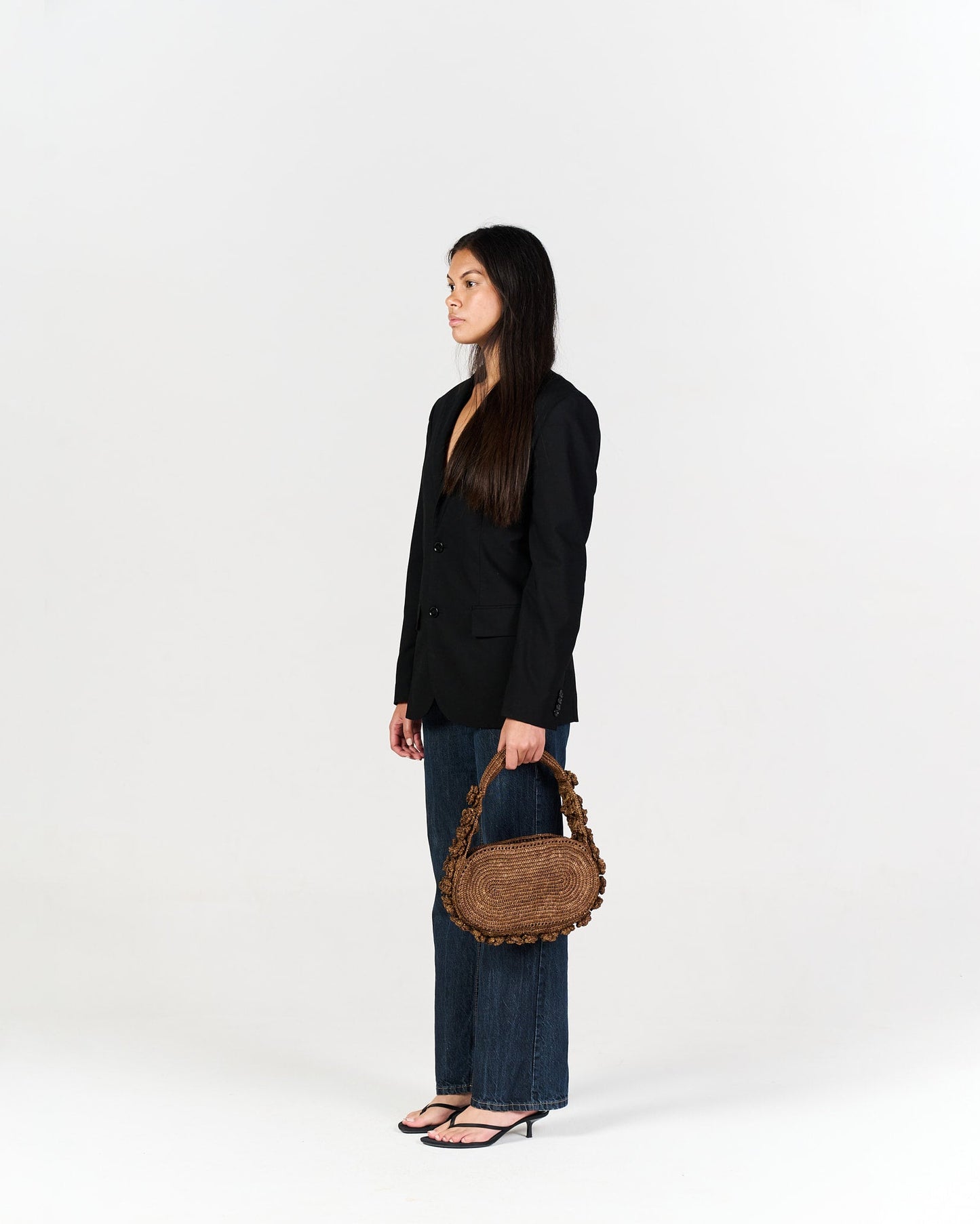 Sac porté épaule Pivoine en raphia marron – Asara The Label - crocheté à la main