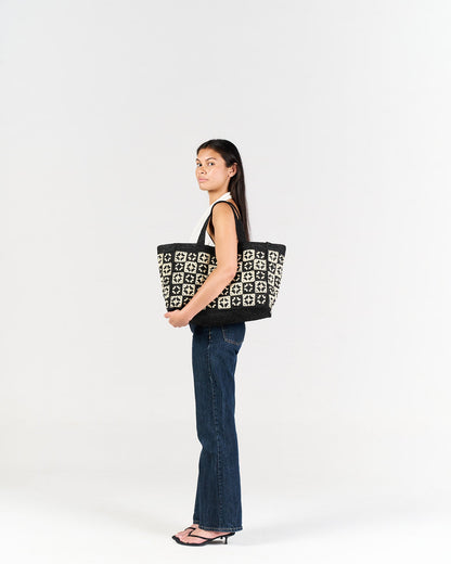 Sac cabas Damier en raphia noir – Asara The Label