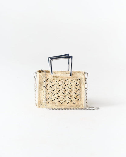 Mini sac Halo en raphia naturel avec une chaine  et anses en aluminium – Asara The Label - porté main ou bandoulière 