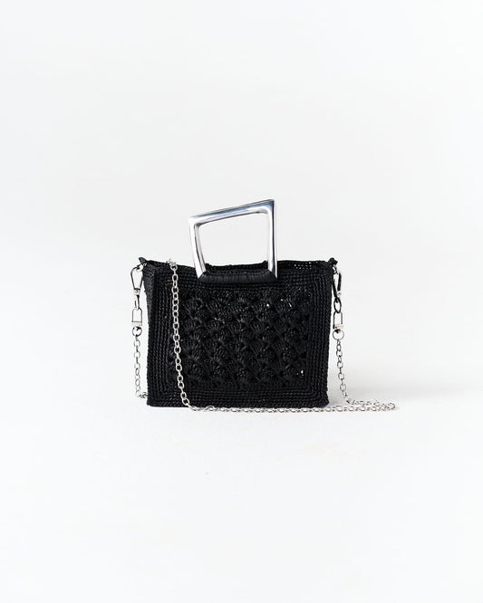 Mini sac Halo en raphia noir avec une chaine  et anses en aluminium – Asara The Label - porté main ou bandoulière 